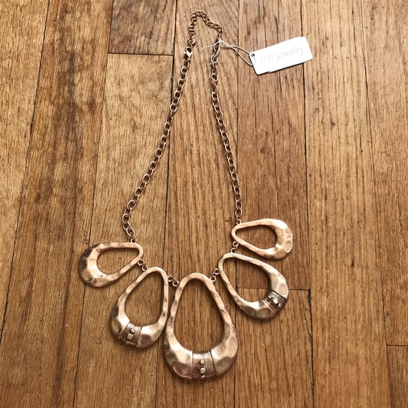 Jewelry - NWT Rose Gold Copper Metal Bold Statement Necklace Jewelry - NWT Rose Gold Copper Metal Bold Statement Necklace